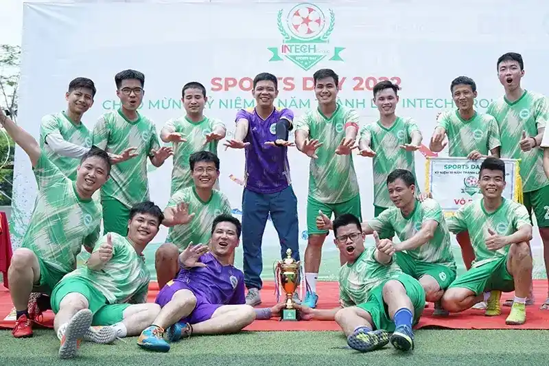 FC Toàn Á vô địch