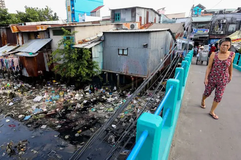 Nước thải sinh hoạt người dân gây ô nhiễm sông Tô Lịch