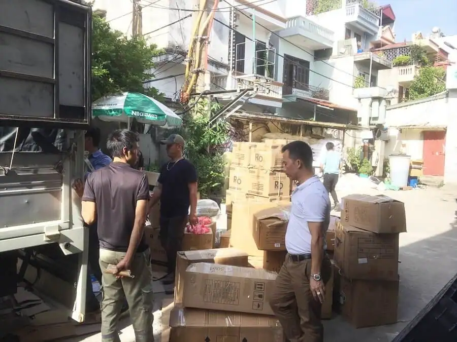 Toàn Á ngừng tiếp nhận ủng hộ đồng bào lũ lụt miền Trung - 3 Chuẩn Bị, Sắp Xếp đồ Cứu Trợ Miền Trung Tại Công Ty Toàn Á 3
