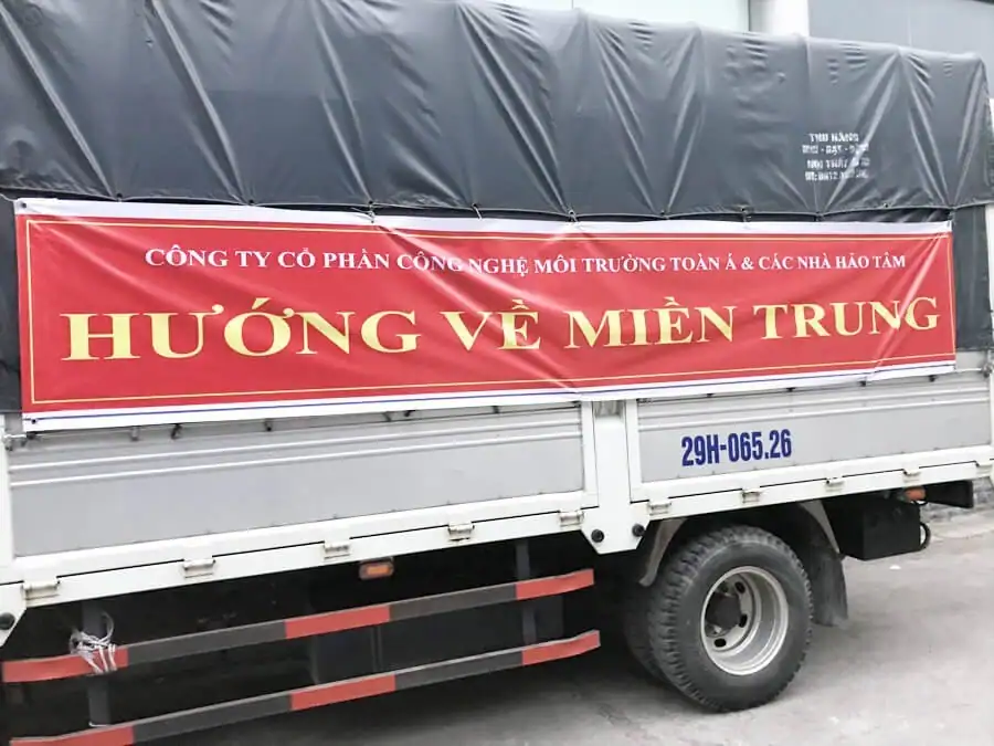Toàn Á ngừng tiếp nhận ủng hộ đồng bào lũ lụt miền Trung - 6 Chuẩn Bị, Sắp Xếp đồ Cứu Trợ Miền Trung Tại Công Ty Toàn Á 6