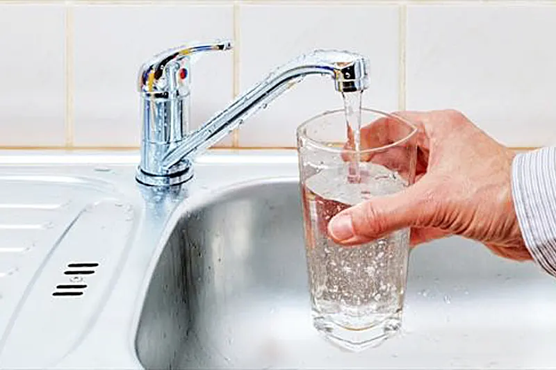 Cách xử lý nước nhiễm chì phổ biến, hiệu quả hiện nay - 1 Chì trong nước có thể bắt nguồn từ nguồn cấp hoặc chính hệ thống đường ống